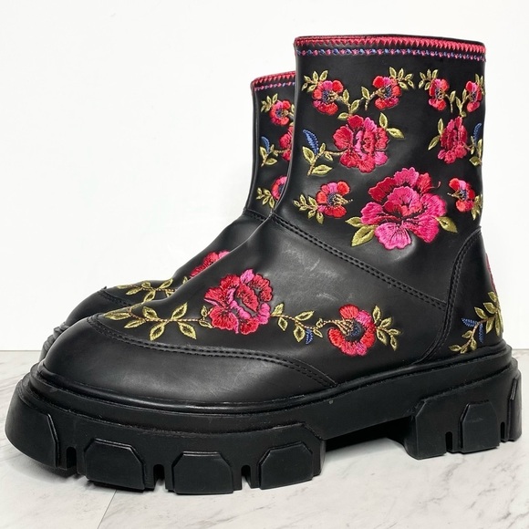 New! Farm Rio Boho Embroidered Flower Mid Chunky Boot 7 - Picture 1 of 16